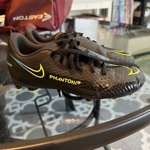 Kids Nike Jr Phantom Soccer Cleats